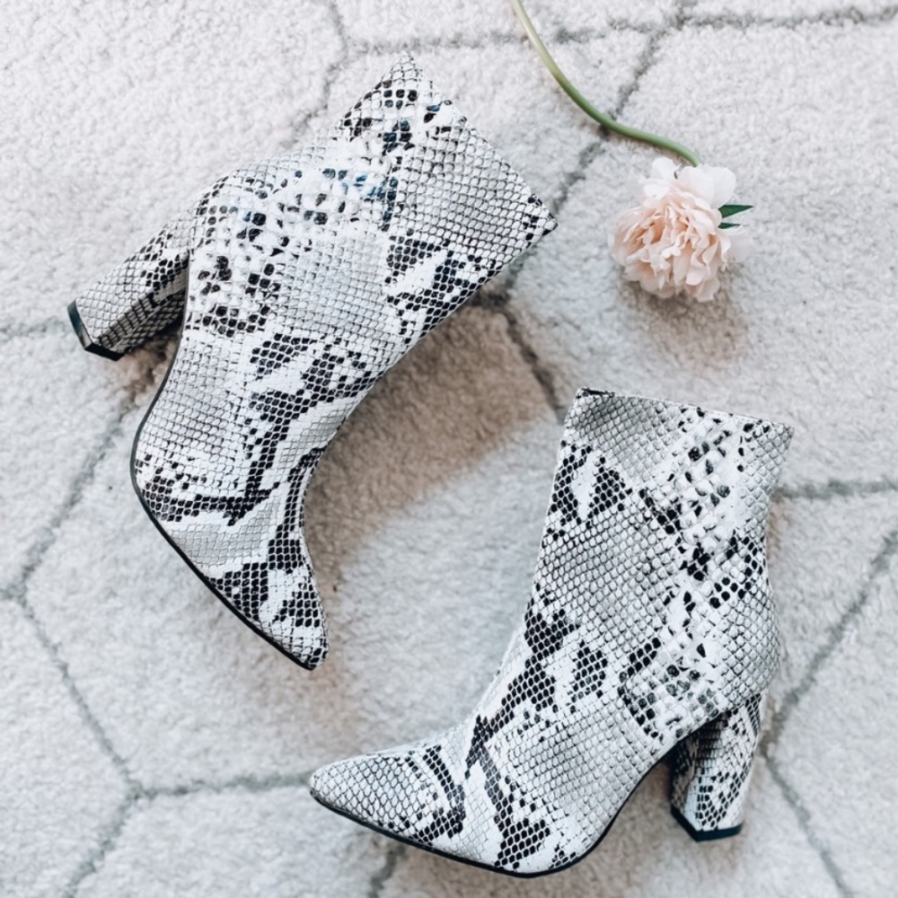 Snakeskin Booties 40